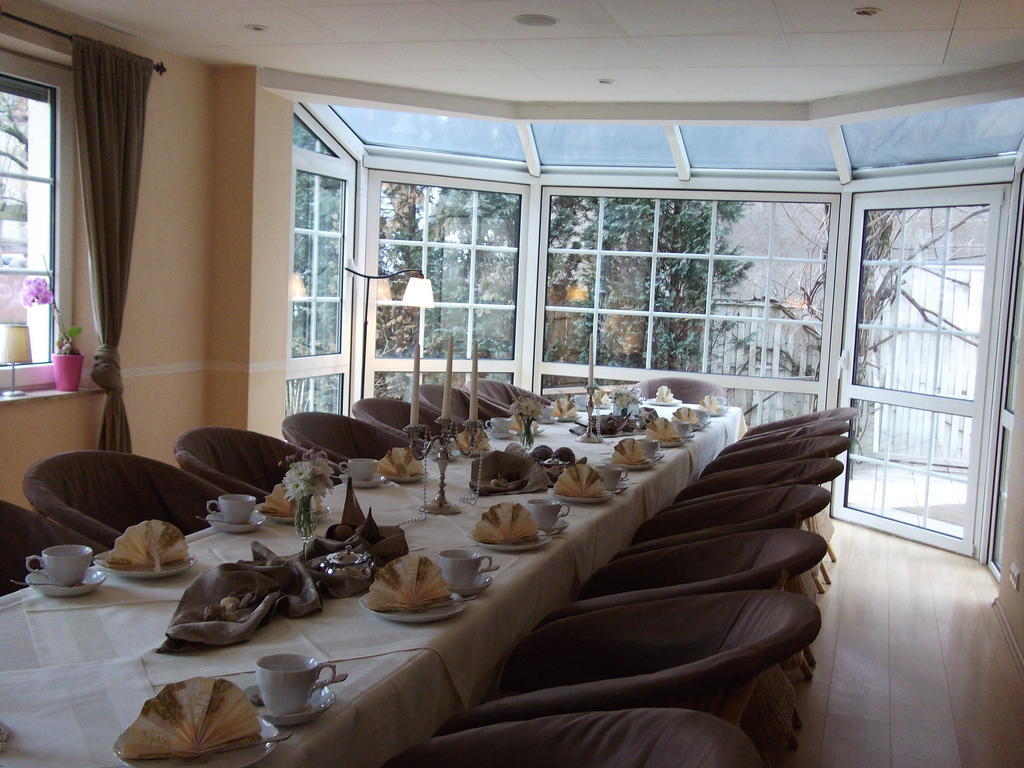 Pension & Cafe Am Kraehenberg Галль Экстерьер фото