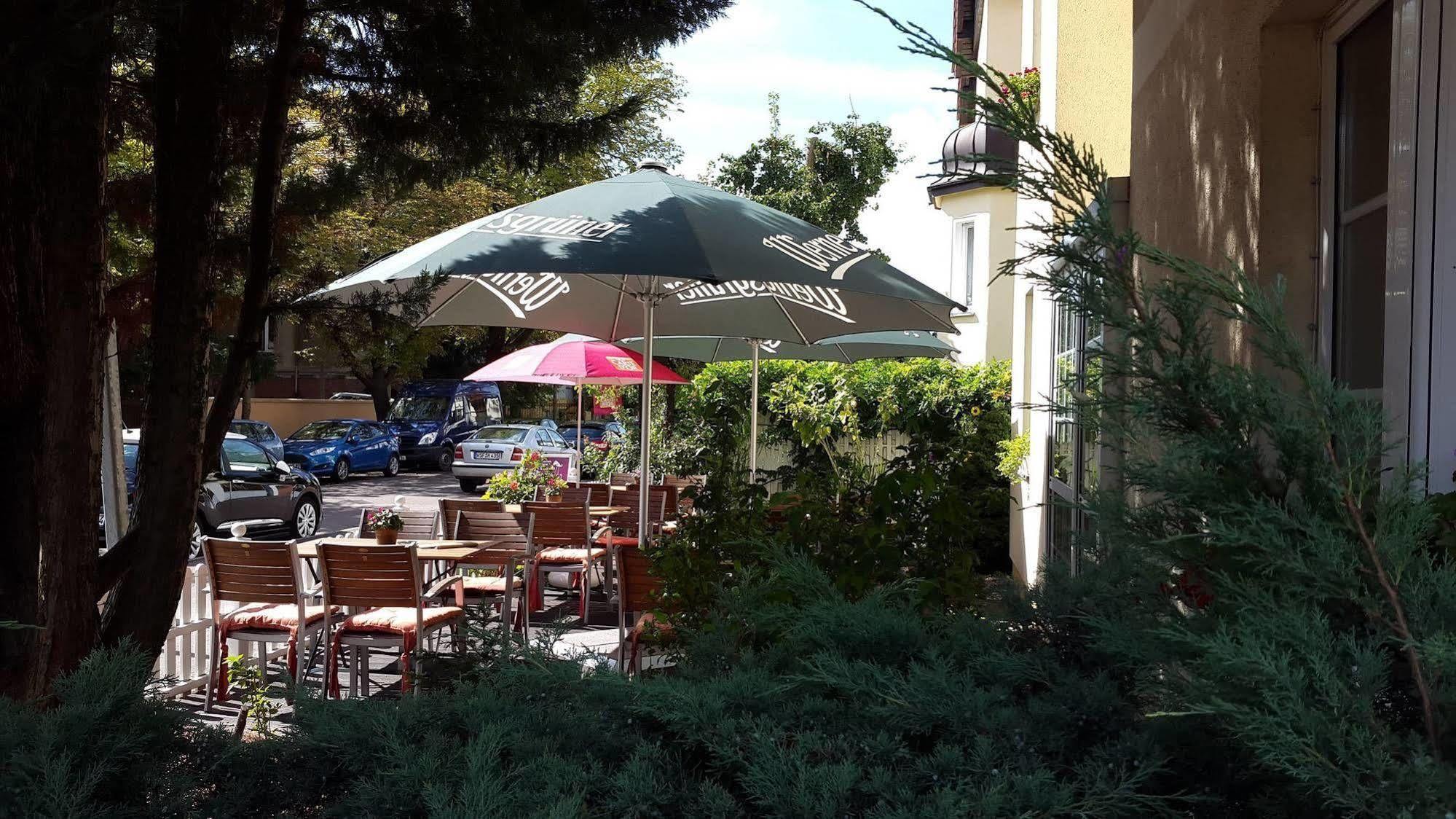 Pension & Cafe Am Kraehenberg Галль Экстерьер фото